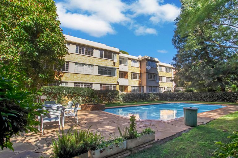 2 Bedroom Apartment / Flat For Sale in Illovo, Sandton