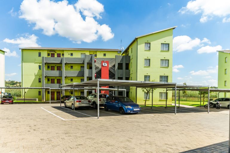 2 Bedroom Apartment / Flat For Sale in Fleurhof Ext 3 - 30, Roodepoort