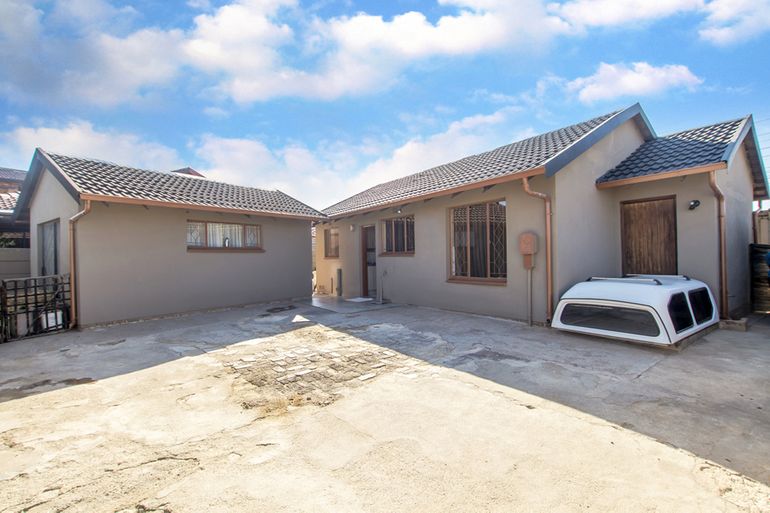 3 Bedroom House For Sale in Kagiso 1, Krugersdorp
