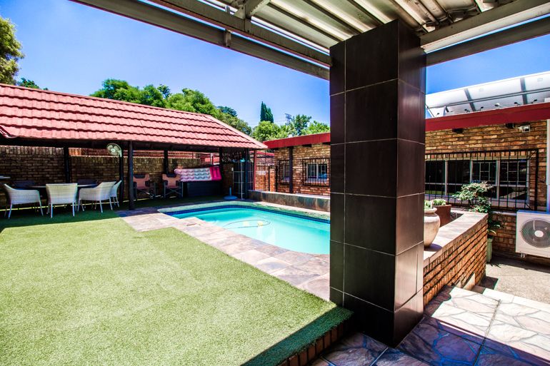 4 Bedroom House For Sale in Wingate Park, Pretoria - R2,400,000