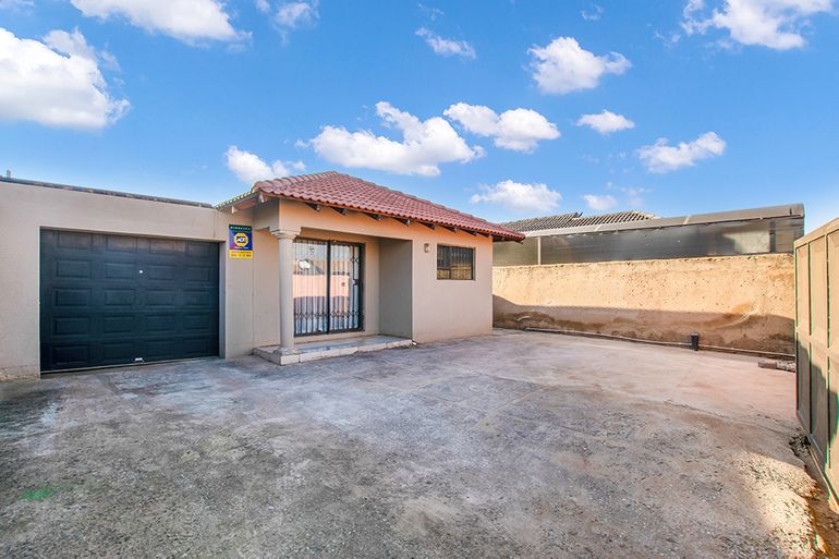3 Bedroom House For Sale in Protea Glen, Soweto