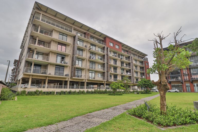 2 bedroom apartment flat for sale in durban point waterfront, durban - r1,950,000