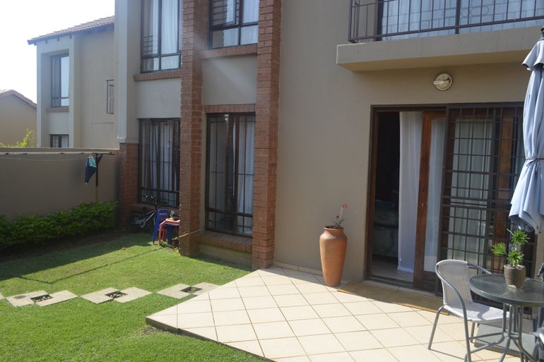 2 Bedroom Townhouse For Sale in Monavoni, Centurion - R850,000
