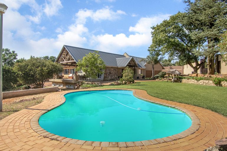3 Bedroom House For Sale in Florida Park, Roodepoort - R2,950,000
