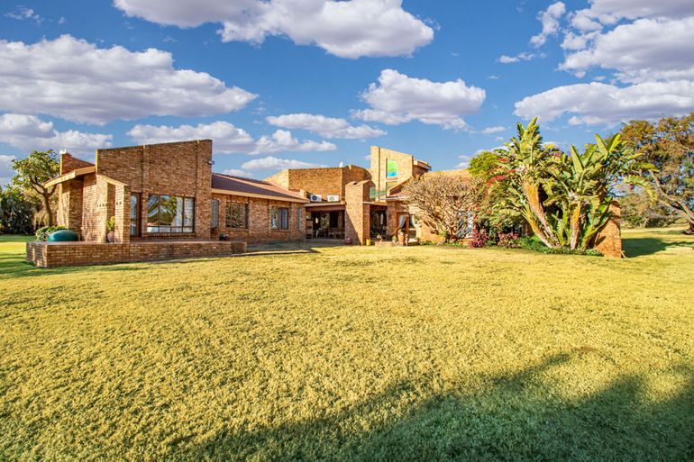 6 Bedroom House For Sale In Ruimsig Ah Roodepoort R3 900 000 Leadhome