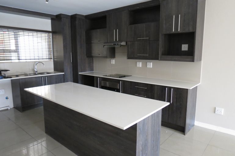 2 Bedroom Apartment / Flat For Sale in Morehill, Benoni - R870,000