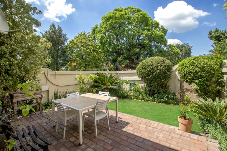 3 Bedroom Townhouse For Sale in Parkmore, Sandton