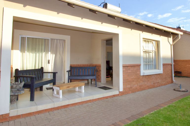 3 Bedroom Townhouse For Sale in Monavoni, Centurion