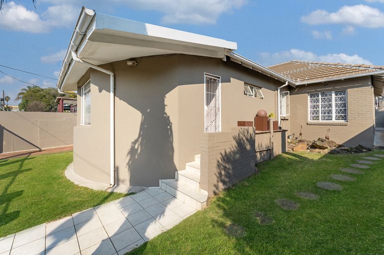 3 Bedroom House For Sale in Orange Grove, Johannesburg - R1,650,000