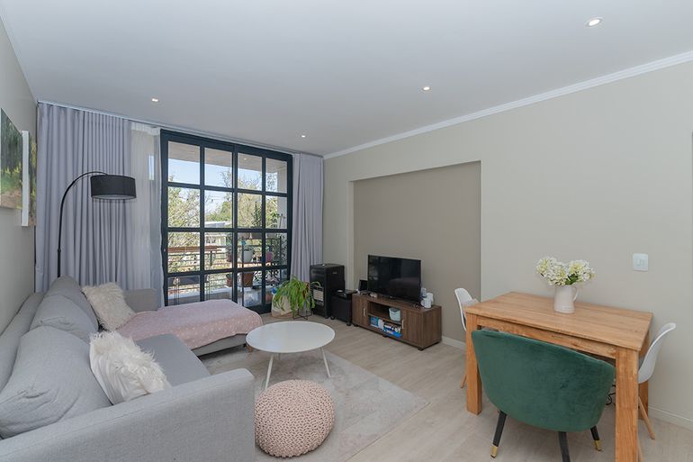 2 Bedroom Apartment / Flat For Sale in Rosebank, Johannesburg - R2,200,000
