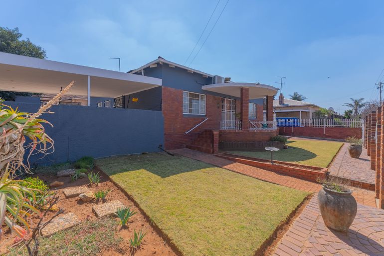 3 Bedroom House For Sale in Fishers Hill, Germiston