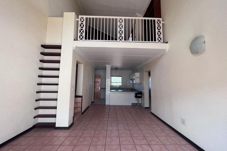2 Bedroom Townhouse For Sale in Morninghill, Bedfordview - R950,000