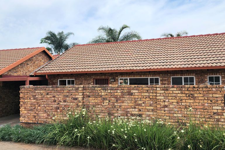 2 Bedroom Townhouse For Sale in Amberfield, Centurion
