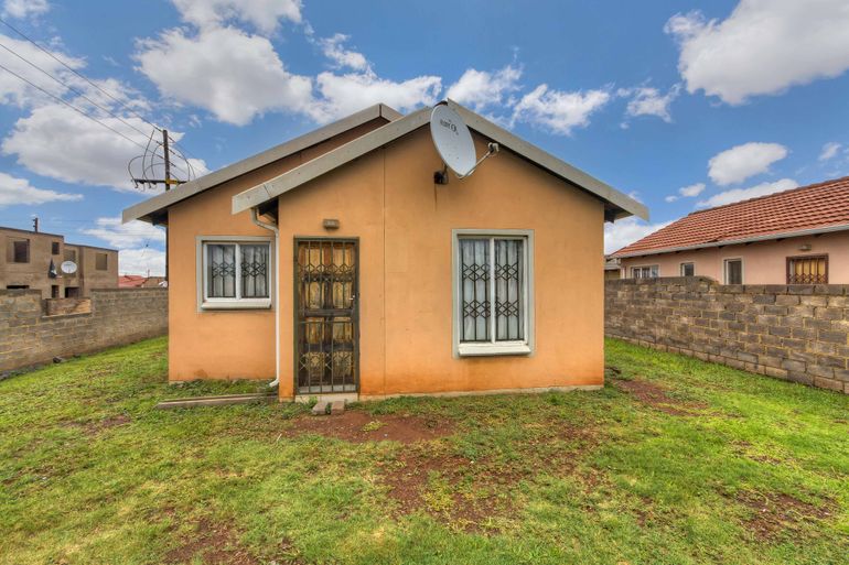 3 Bedroom House For Sale in Protea Glen Ext 27, Soweto - R749,000