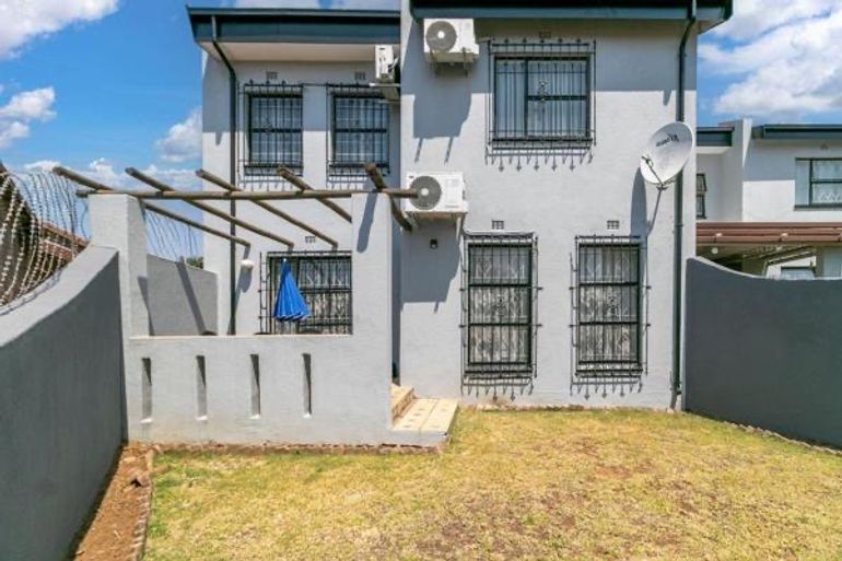 3 Bedroom Townhouse For Sale in Illiondale, Edenvale