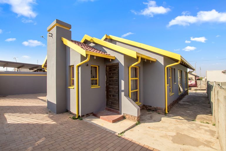 3 Bedroom House For Sale in Kagiso, Krugersdorp - R750,000