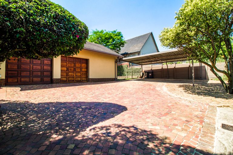 3 Bedroom House For Sale in Waterkloof Ridge, Pretoria - R2,950,000