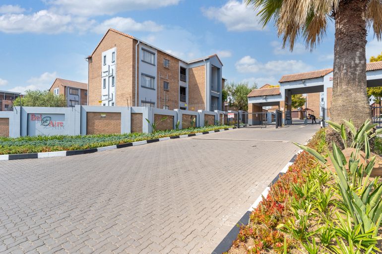 1 Bedroom Apartment / Flat For Sale in Vorna Valley, Midrand - R490,000
