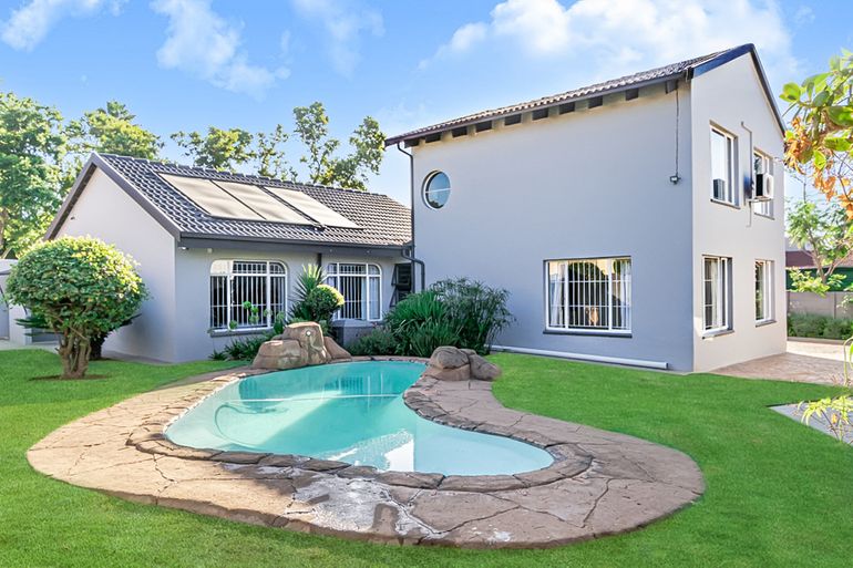 7 Bedroom House For Sale in Strubens Valley, Roodepoort