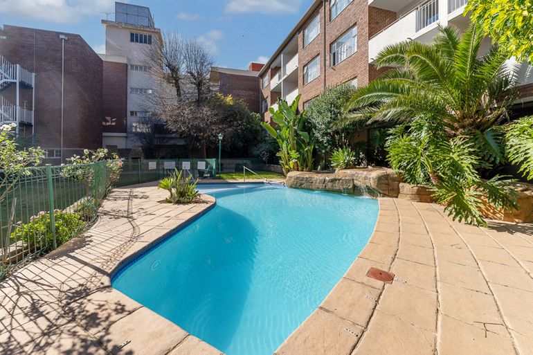 2 Bedroom Apartment / Flat For Sale in Gresswold, Johannesburg