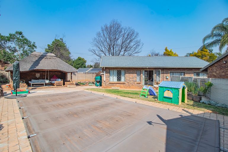 3 Bedroom House For Sale in Elardus Park, Pretoria - R1,500,000