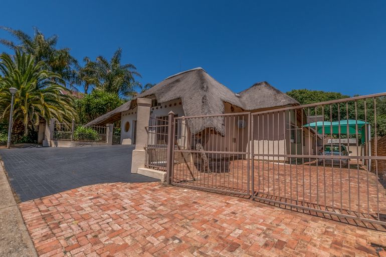 5 Bedroom House For Sale in Zwartkop, Centurion - R2,275,000 | Leadhome