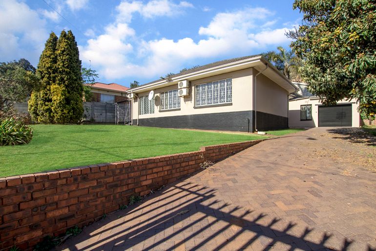 3 Bedroom House For Sale in Florida North, Roodepoort - R1,150,000