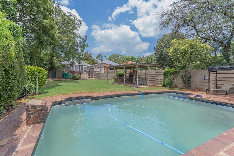 4 Bedroom House For Sale in Kensington, Johannesburg - R1,995,000