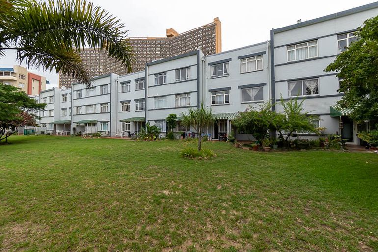 2 Bedroom Apartment / Flat For Sale in Amanzimtoti, Amanzimtoti - R699,000
