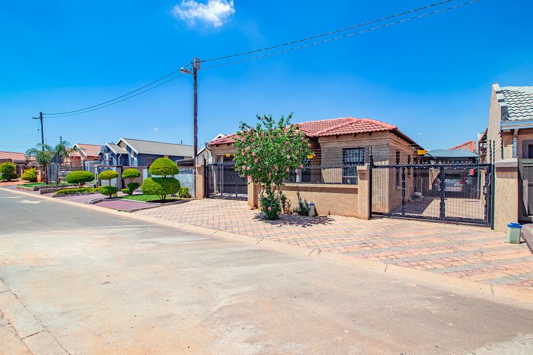 3 Bedroom House For Sale in Gem Valley, Mamelodi