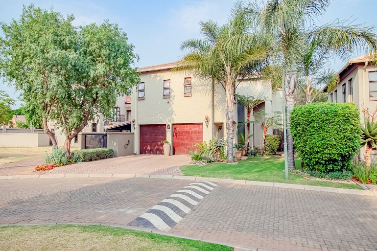 4 Bedroom House For Sale in Rietvalleirand, Pretoria - R3,255,000