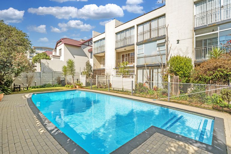 2 Bedroom Apartment / Flat For Sale in Bedford Gardens, Bedfordview - R925,000
