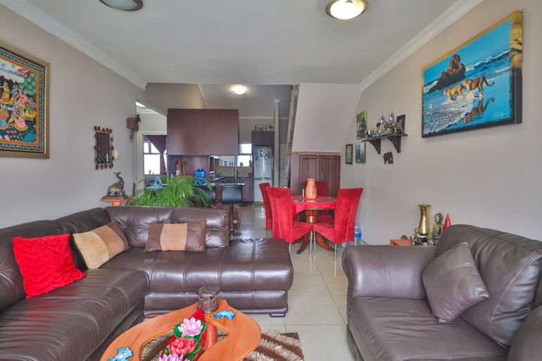3 Bedroom Apartment / Flat For Sale in Umhlanga Ridge New Town Centre, Umhlanga
