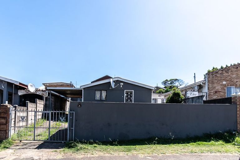 2 Bedroom House For Sale in Austerville, Durban - R850,000