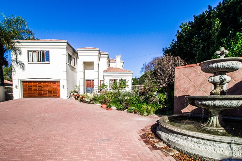 4 Bedroom House For Sale in Waterkloof Ridge, Pretoria - R3,950,000